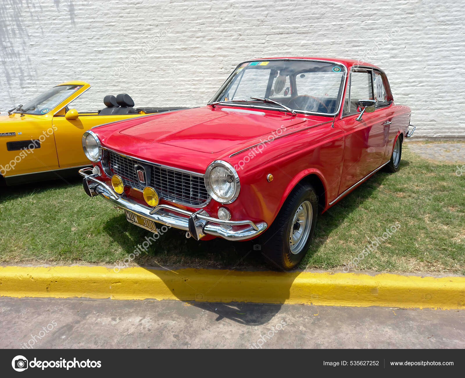 Lomas Zamora Buenos Aires Argentina Dezembro 2021 Sporty Red Fiat —  Fotografia de Stock Editorial © Wirestock #535627252